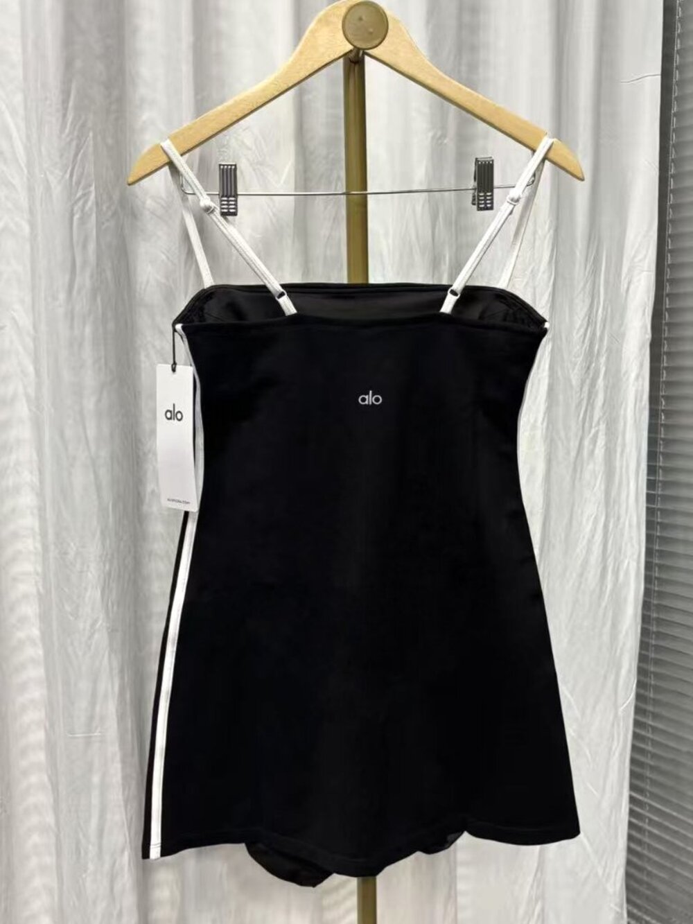 🖤 Alo Airbrush Streamlined Dress - Black and White Color Block Fitted Dress - Picture 3 of 5